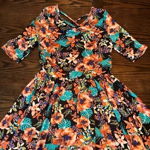 DotDotSmile Hawaiian beauty, in Sz 8/10!  In like new condition!